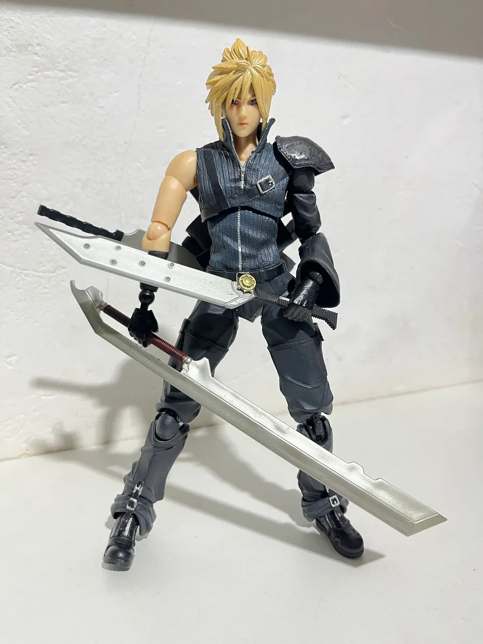 Cloud Final Fantasy VII Advent Children Play Arts Kai Bootleg