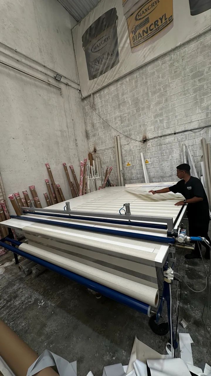 Mesa profissional para cortar persianas 