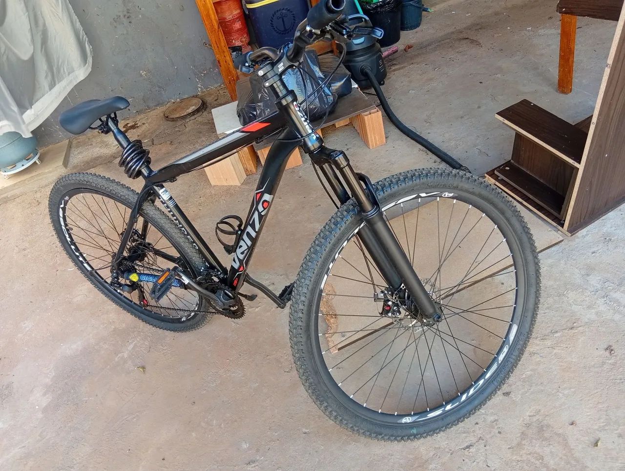 Bicicleta Aro 29 x 19, 21v, Venzo com nota fiscal  - Foto 2