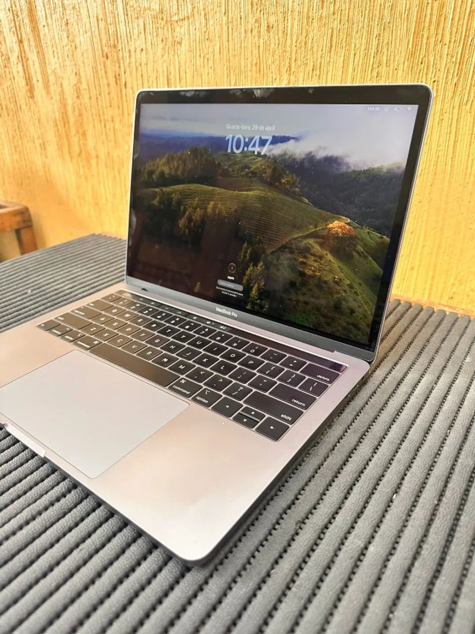 Apple MacBook Pro 13インチ 2019 i7/16GB/250 MacBook Pro (13 polegadas, 2019, duas portas Thunderbolt 3