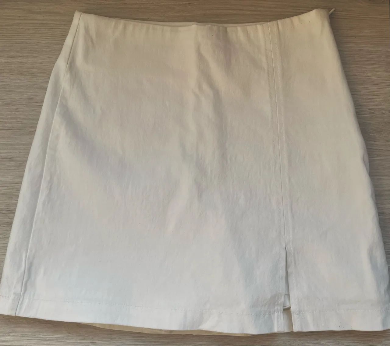 Saia-short off-white tamanho 14