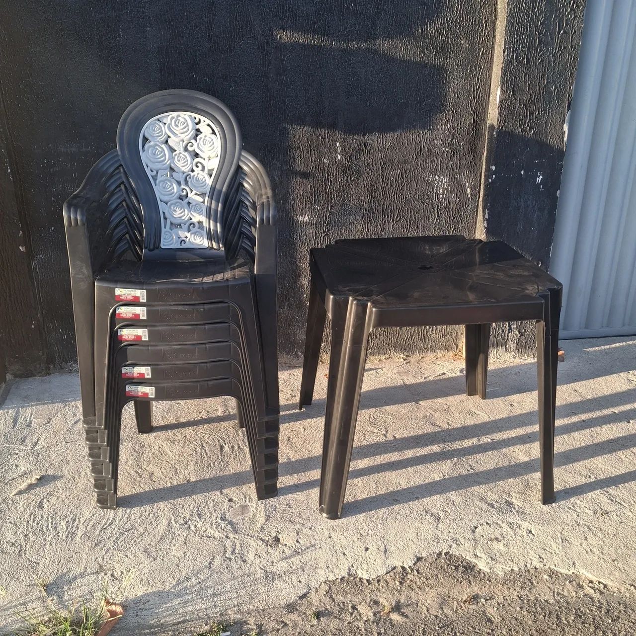 CADEIRA DE PLASTICO COM BRAÇO ENTREGA HOJE - Foto 2