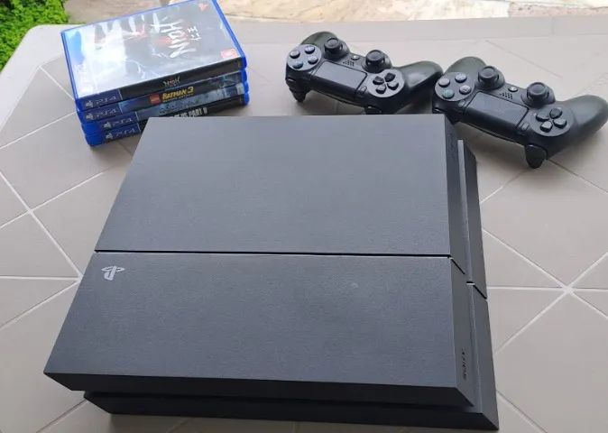 PS4 + 2 Controles + 4 Jogos Originais - Ótimo Estado - Consoles de