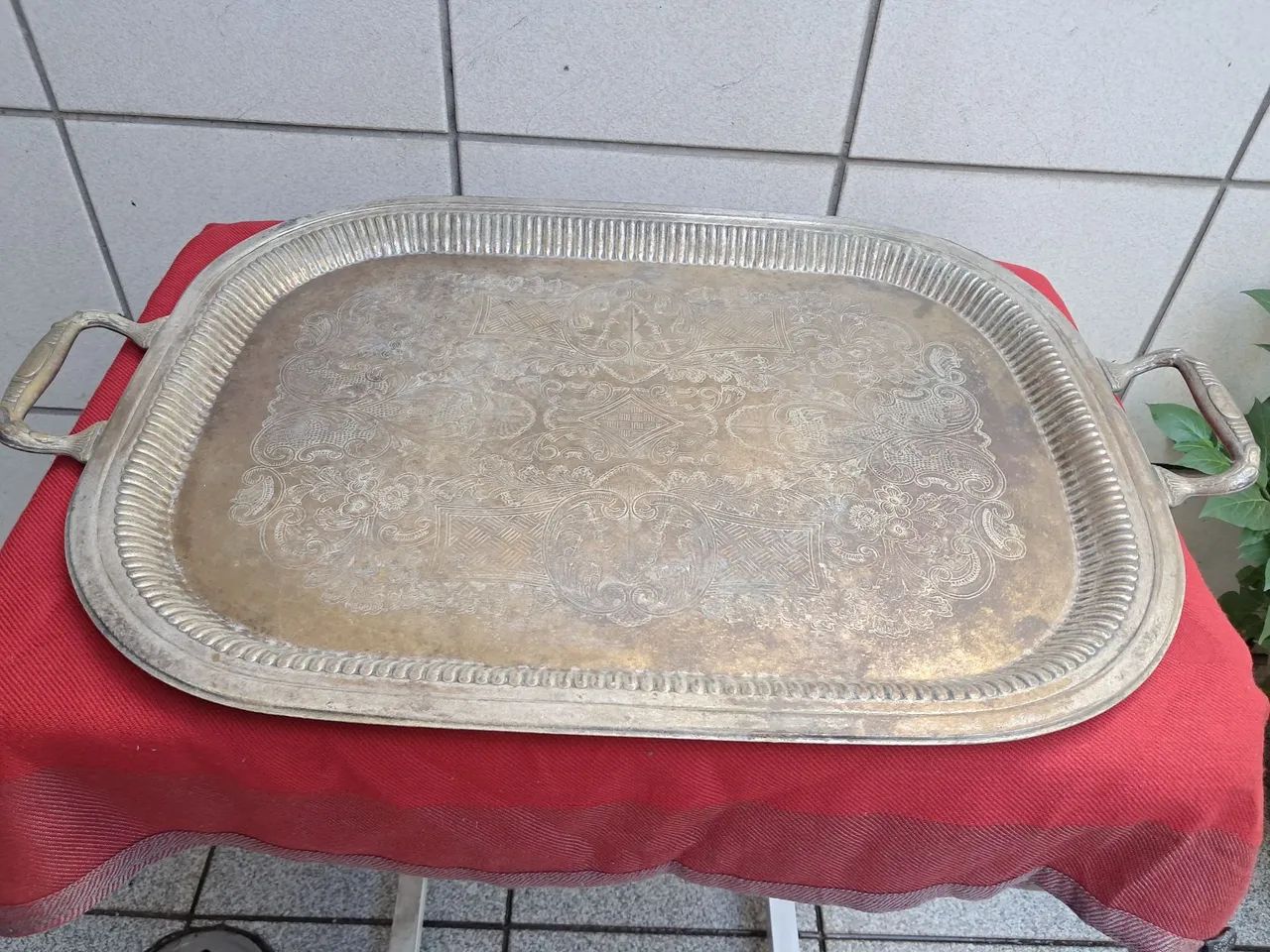Antiga Bandeja espessurado a prata retangular com alças no tamanho 67 X 43 cm - Foto 2
