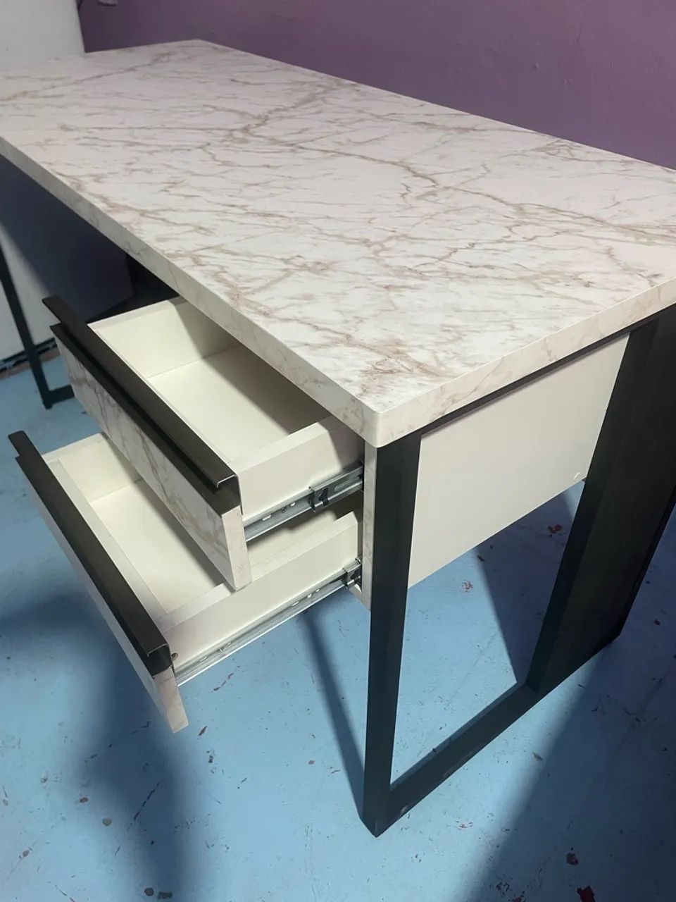 Mesa de escritório marmorizada - Foto 2
