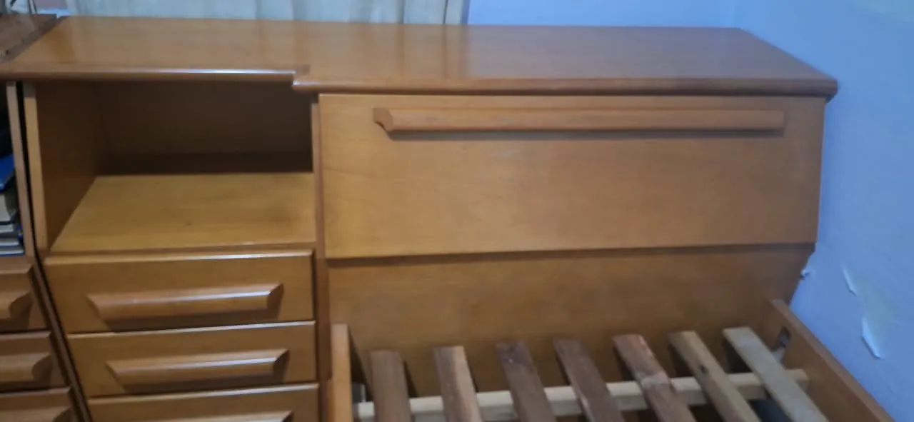 Cama de solteiro com baú e cama auxiliar 