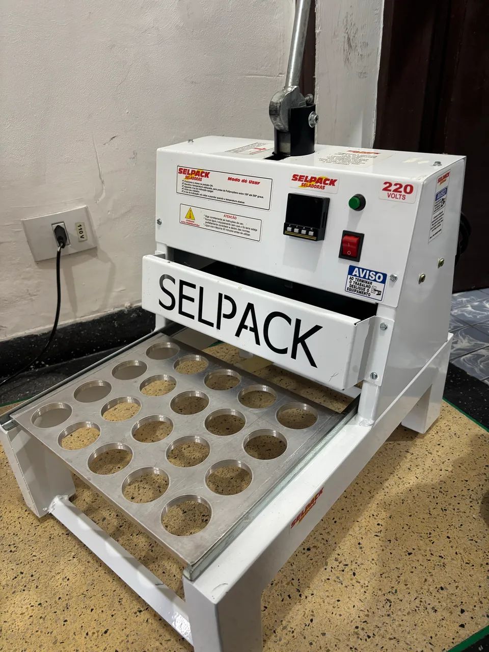 Seladora Selpack para selagem de embalagens plásticas, potes ou bandejas  - Foto 2