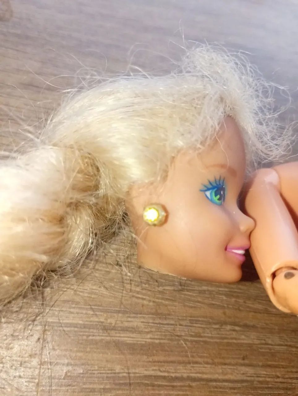 Boneca Barbie Mattel com restauro no pescoço  - Foto 4