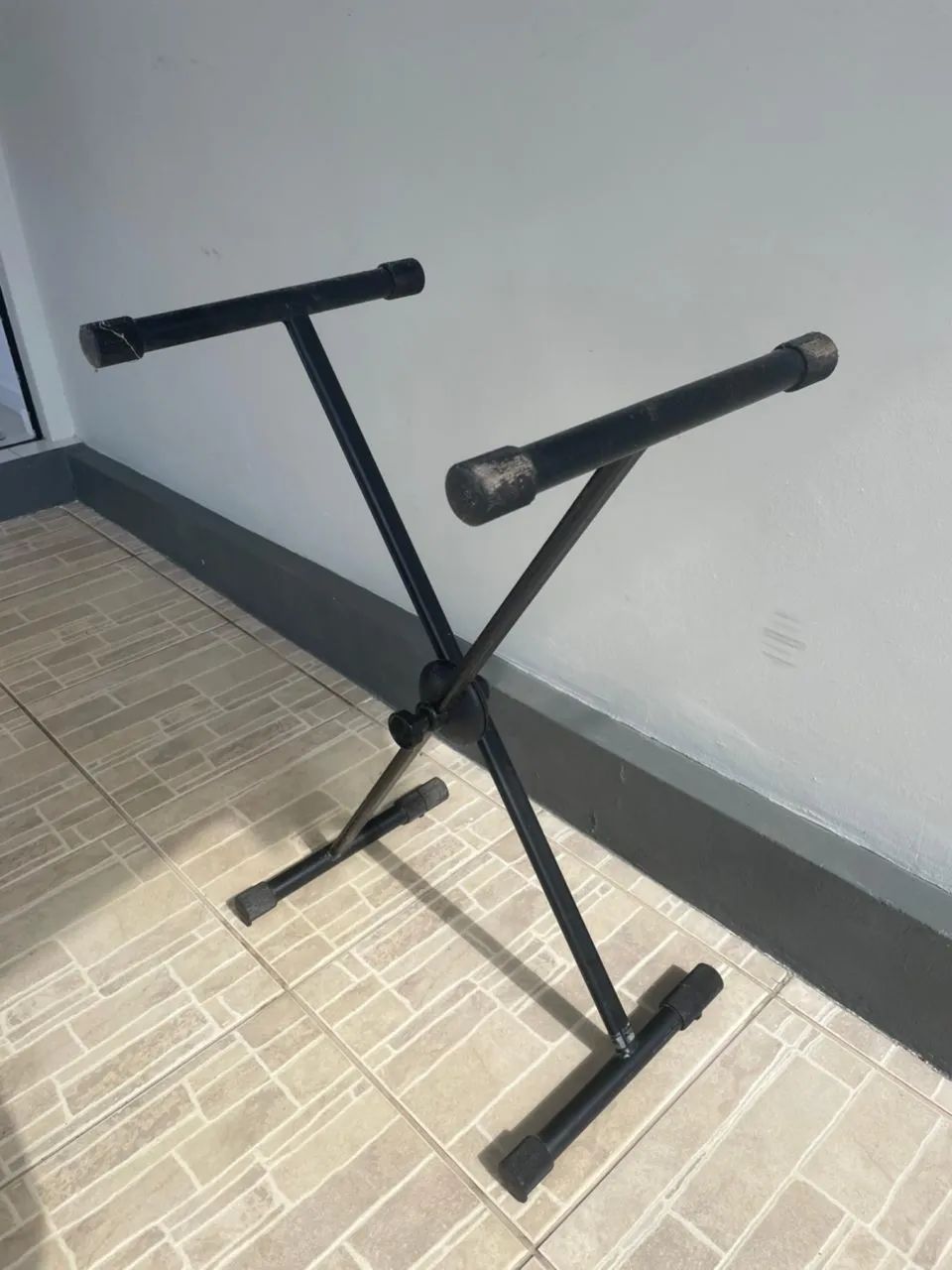 Pedestal para teclado 