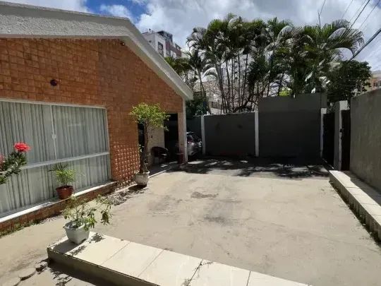 Vendo casa com 5 quartos na Pituba - Foto 3