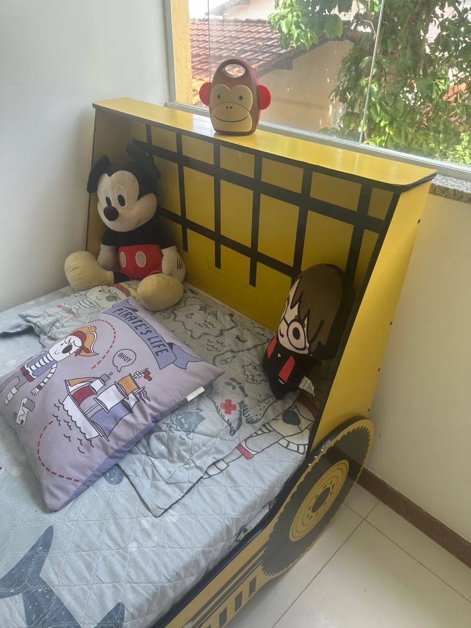 Cama infantil trator pouquíssimo uso 