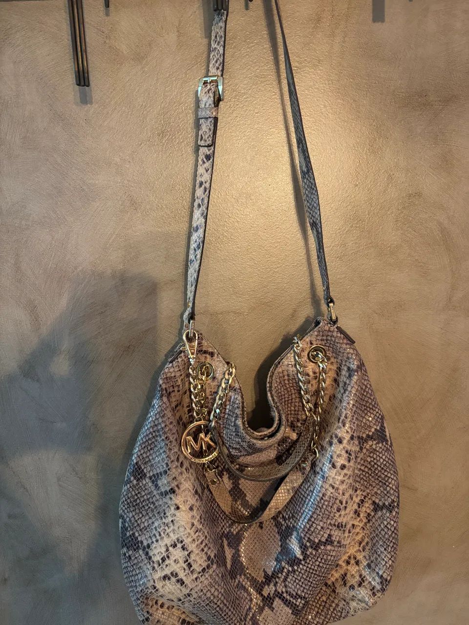 Bolsa Michael Kors animal print impecável!!! - Foto 2