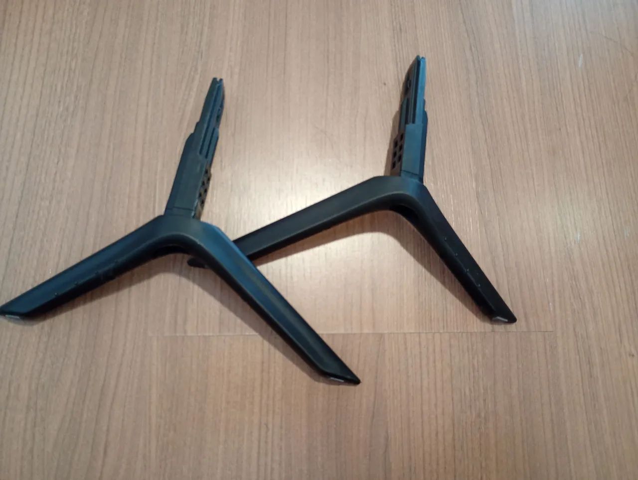 Suporte. Pés para tv 50"