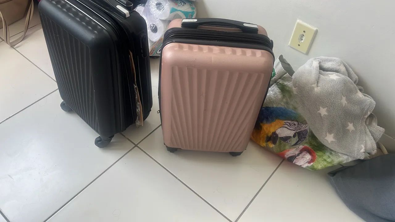 Duas malas pequenas 