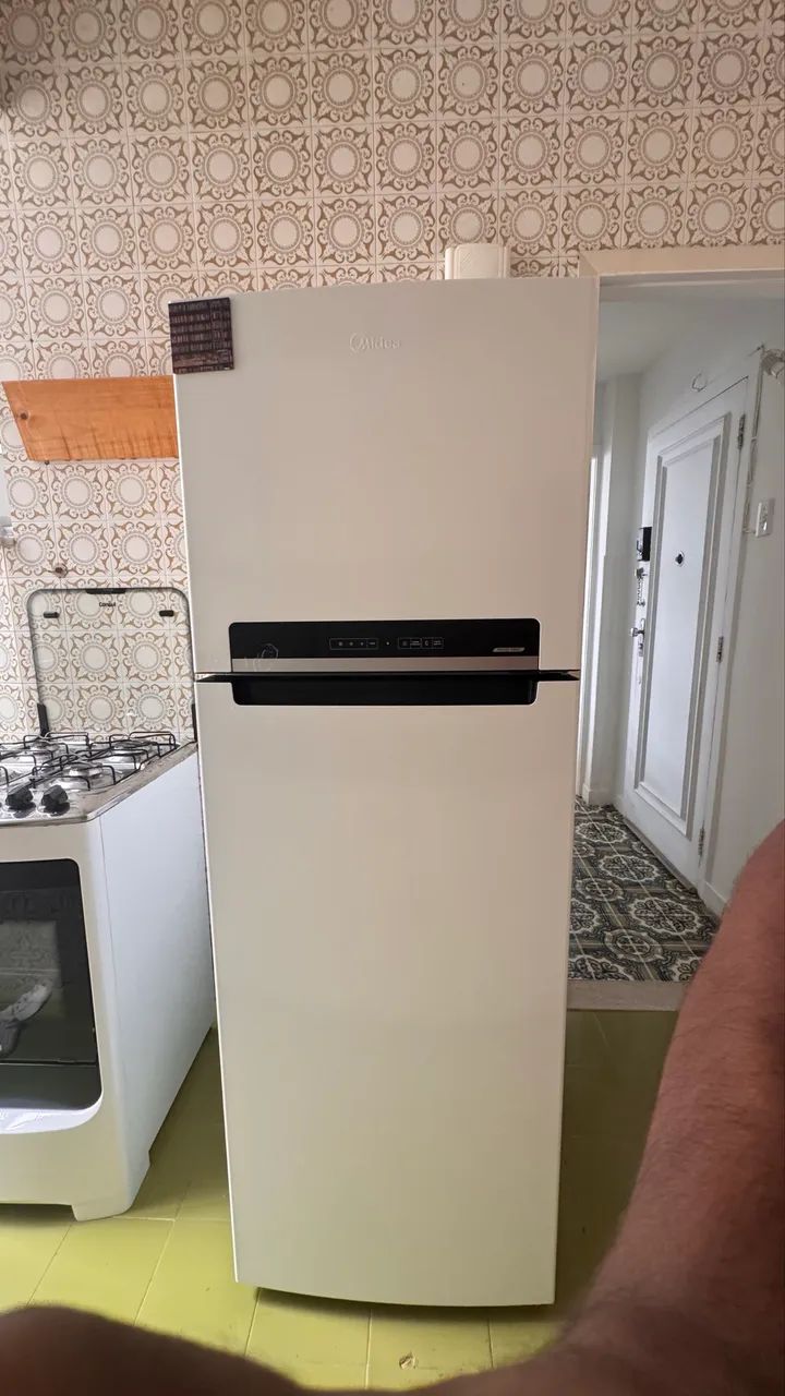 GELADEIRA NOVA 