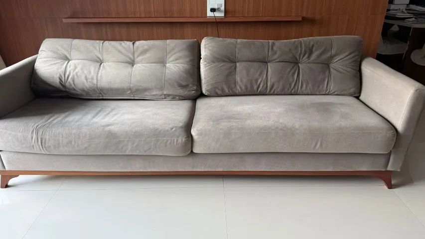 Vende-se um Sofá Feito de Tecido Camuçado em perfeito estado, cor cinza. - Foto 2