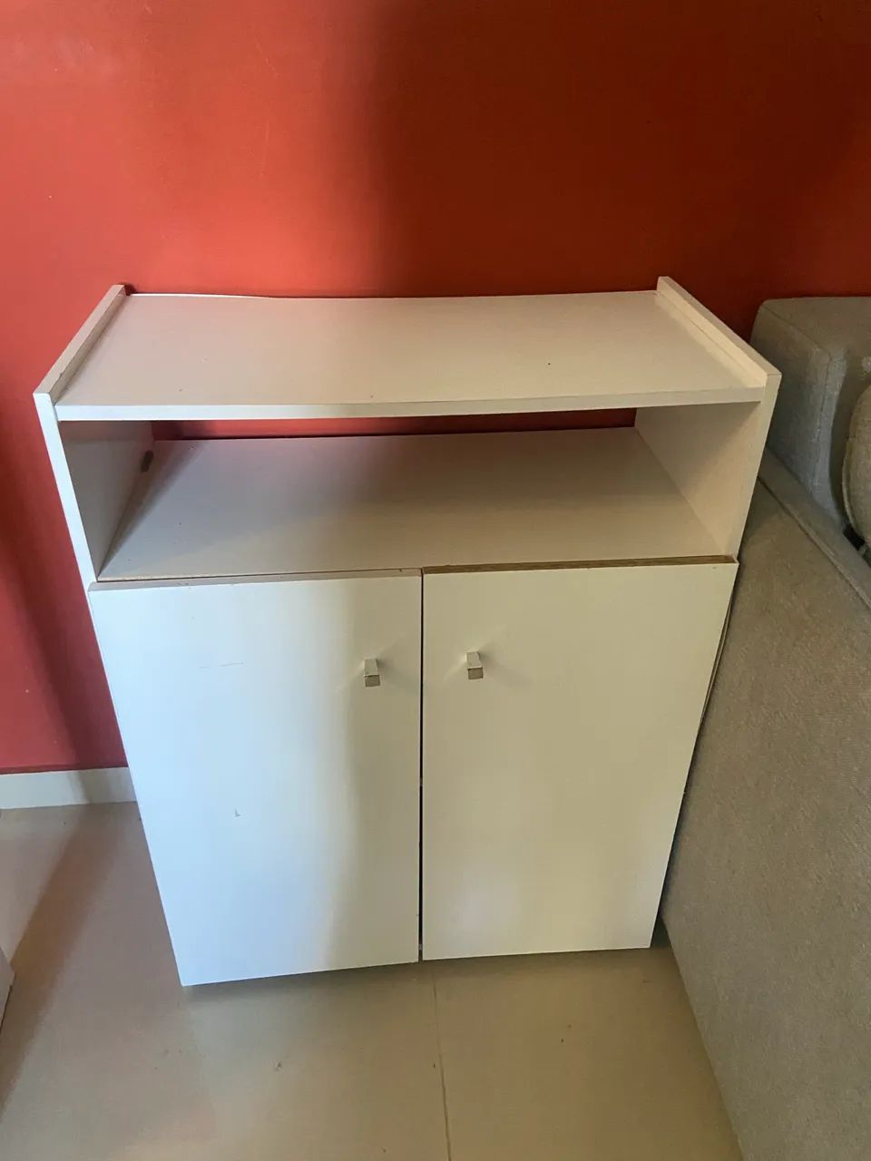 Mesa e armário 