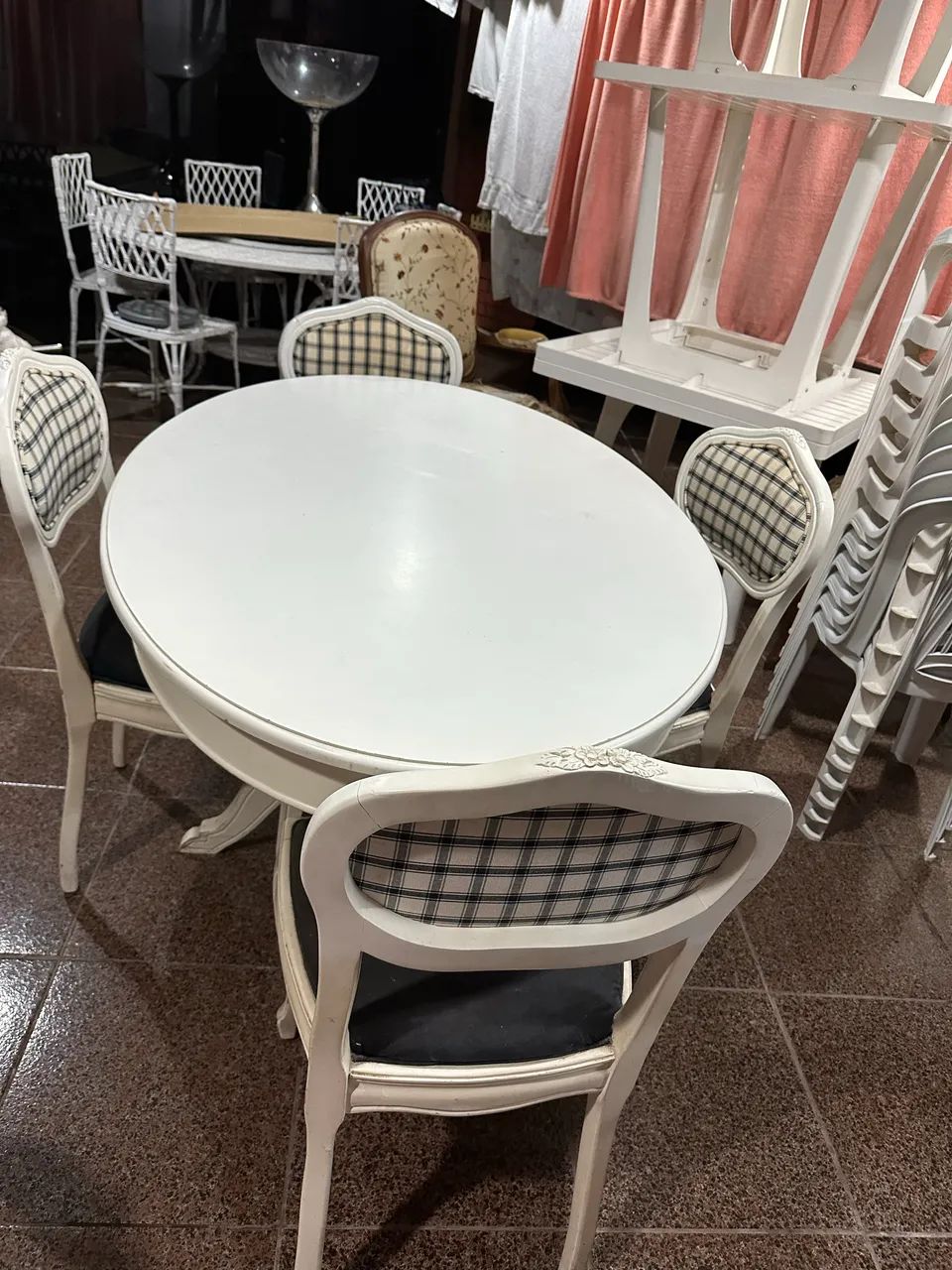 Mesa oval/4 cadeiras