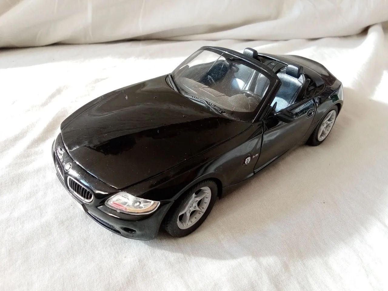 Miniatura BMW Z4 da Welly escala 1/24 preta - Hobbies e coleções