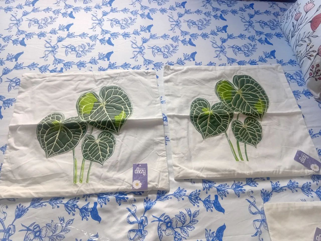 4 capas de almofadas Bordadas 