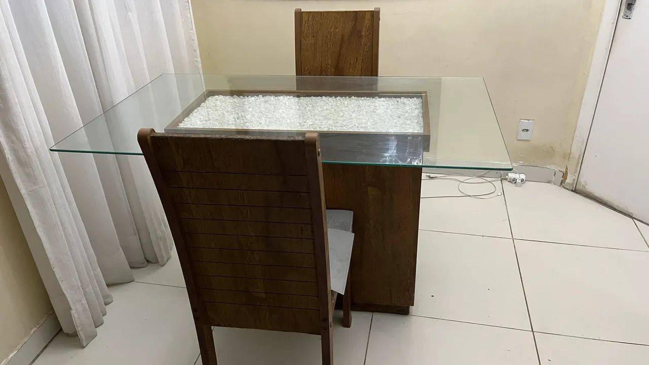 Vendo mesa de vidro com base em madeira  - Foto 2