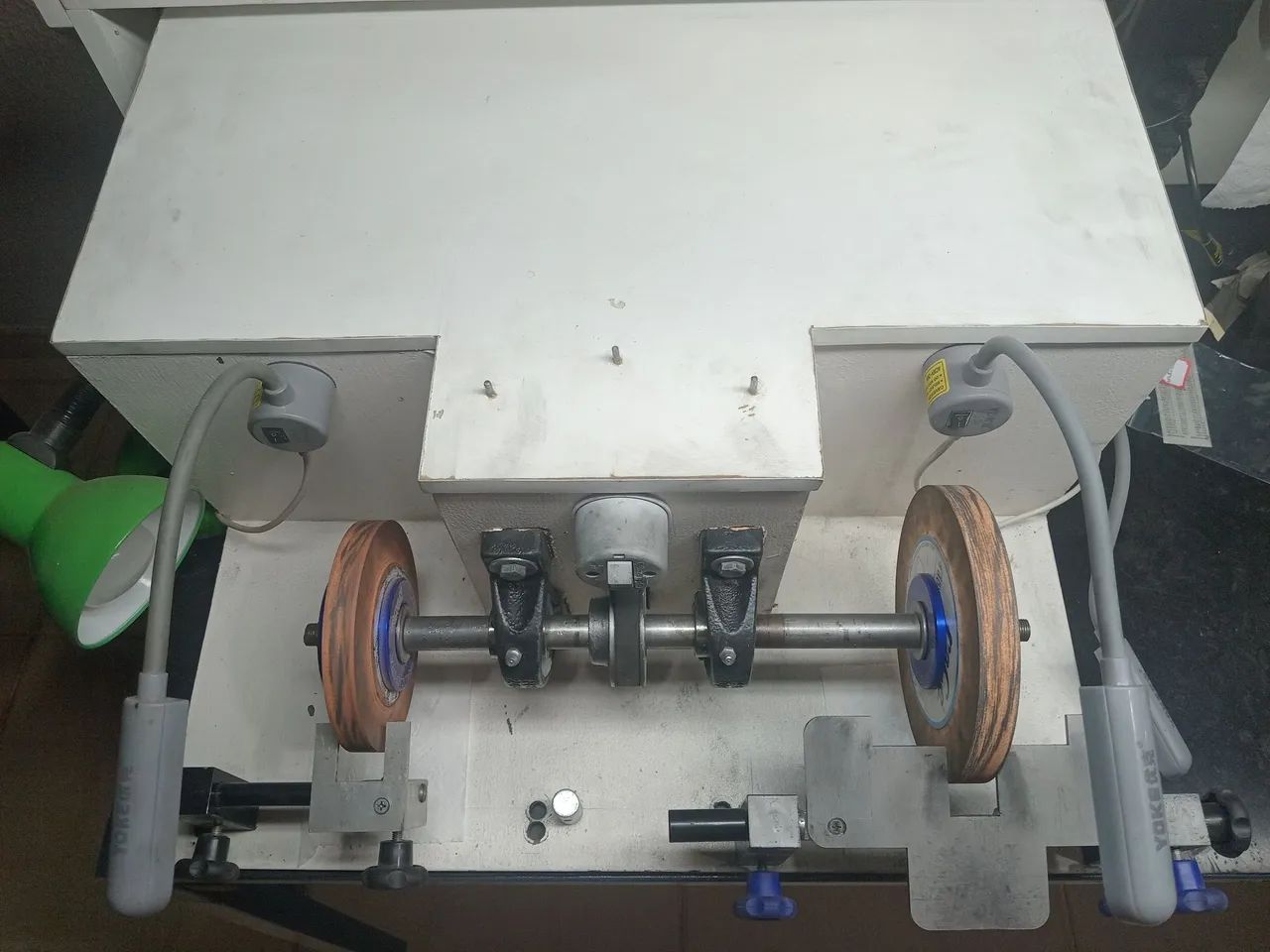 Máquina de afiar alicate de cutícula 