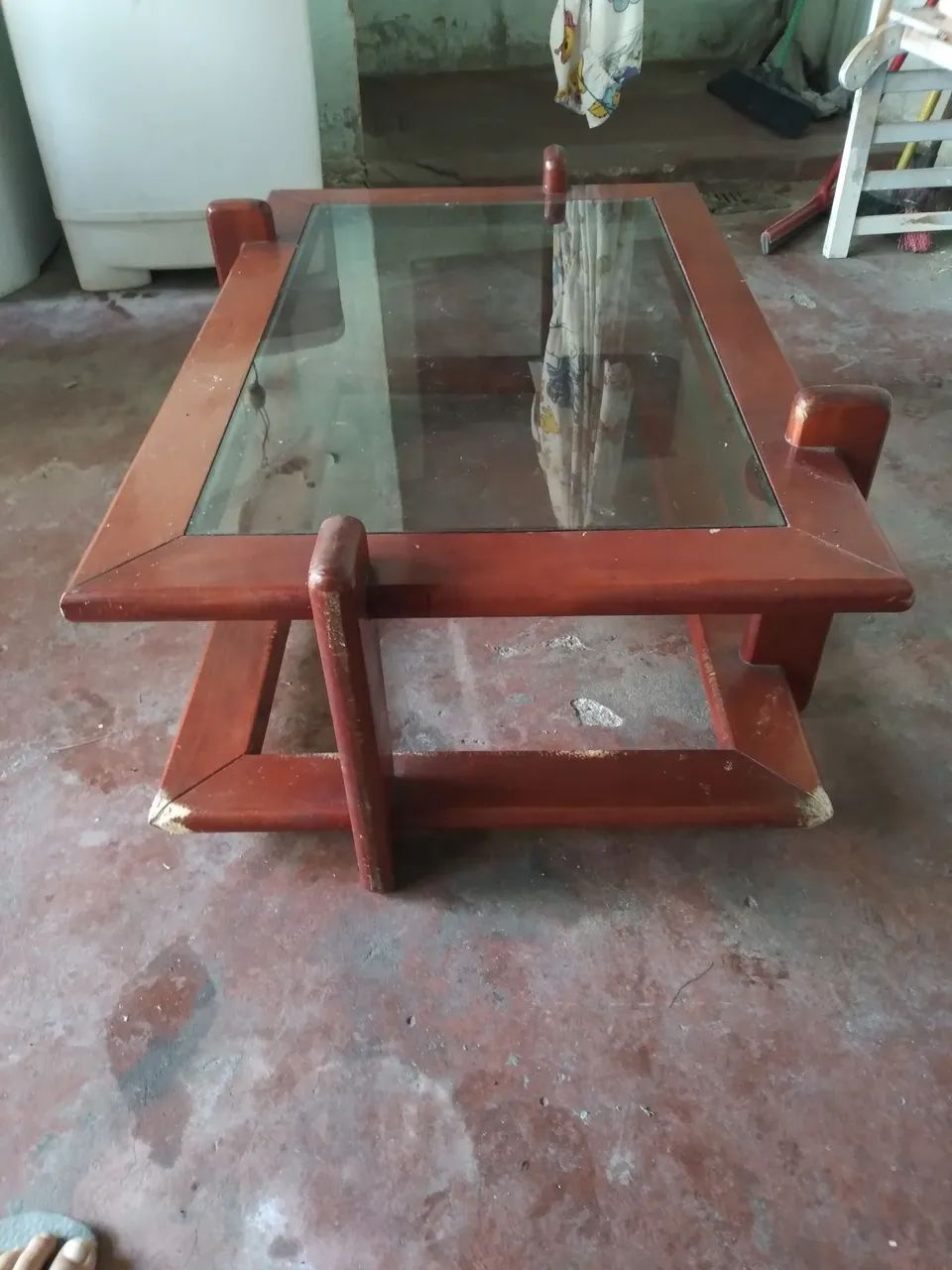 Mesa de centro antiga.......com tampo de vidro  - Foto 3