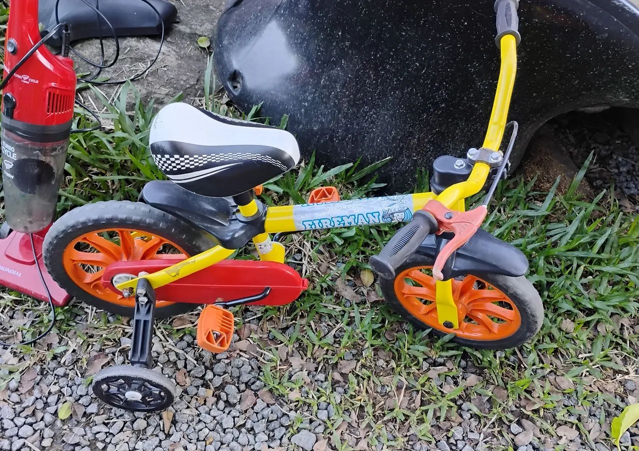Bicleta infantil com rodinhas