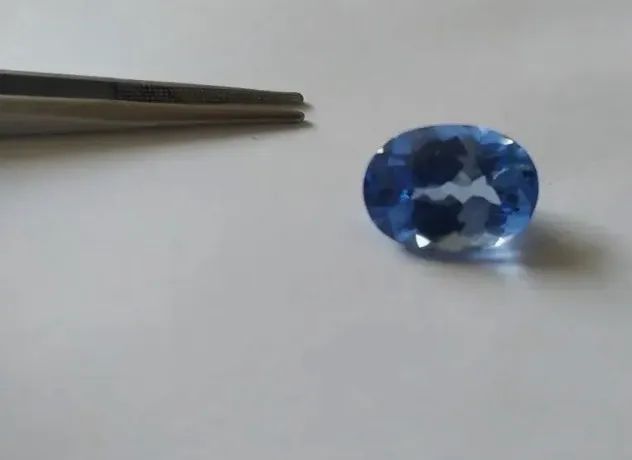 Topázio azul extra limpo em formato de oval pesando exatamente 9 ct - Foto 3