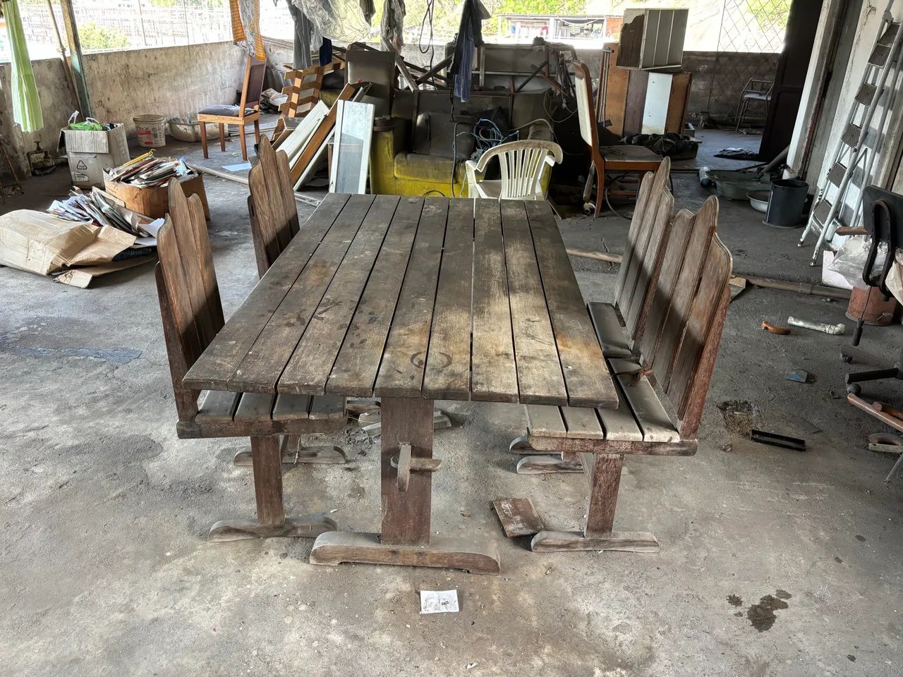 MESA COM CADEIRAS