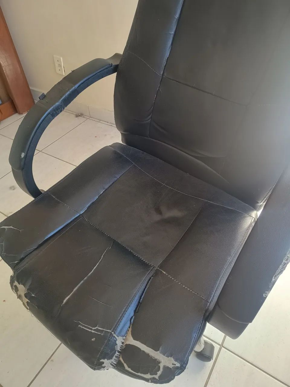 Cadeira presidente (Para reformar)  - Foto 2