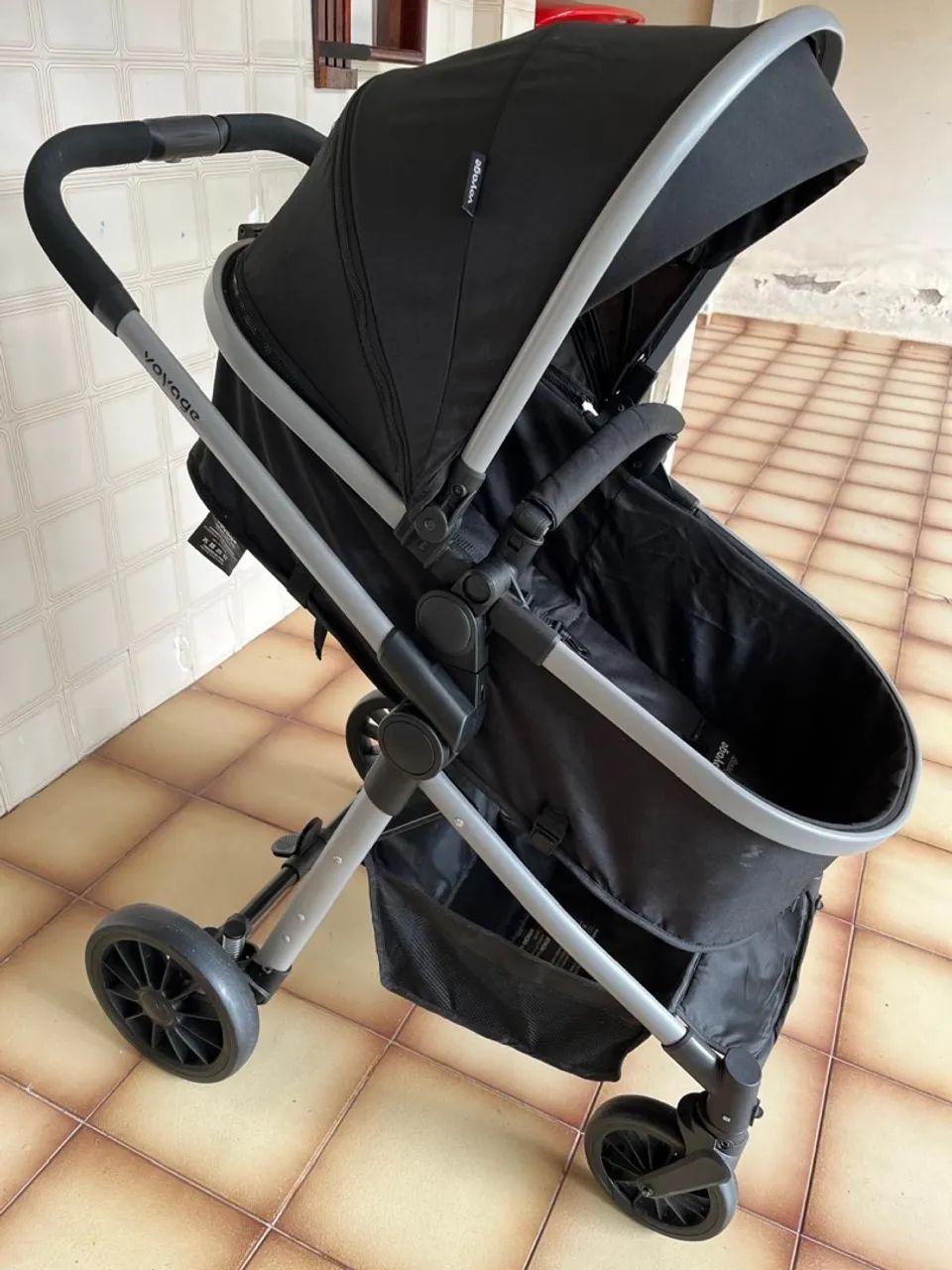 Carrinho de bebê + Bebê conforto Voyage