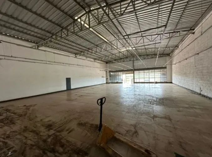 Galpão / Depósito / Armazém com 1 quarto para alugar em Sete Lagoas