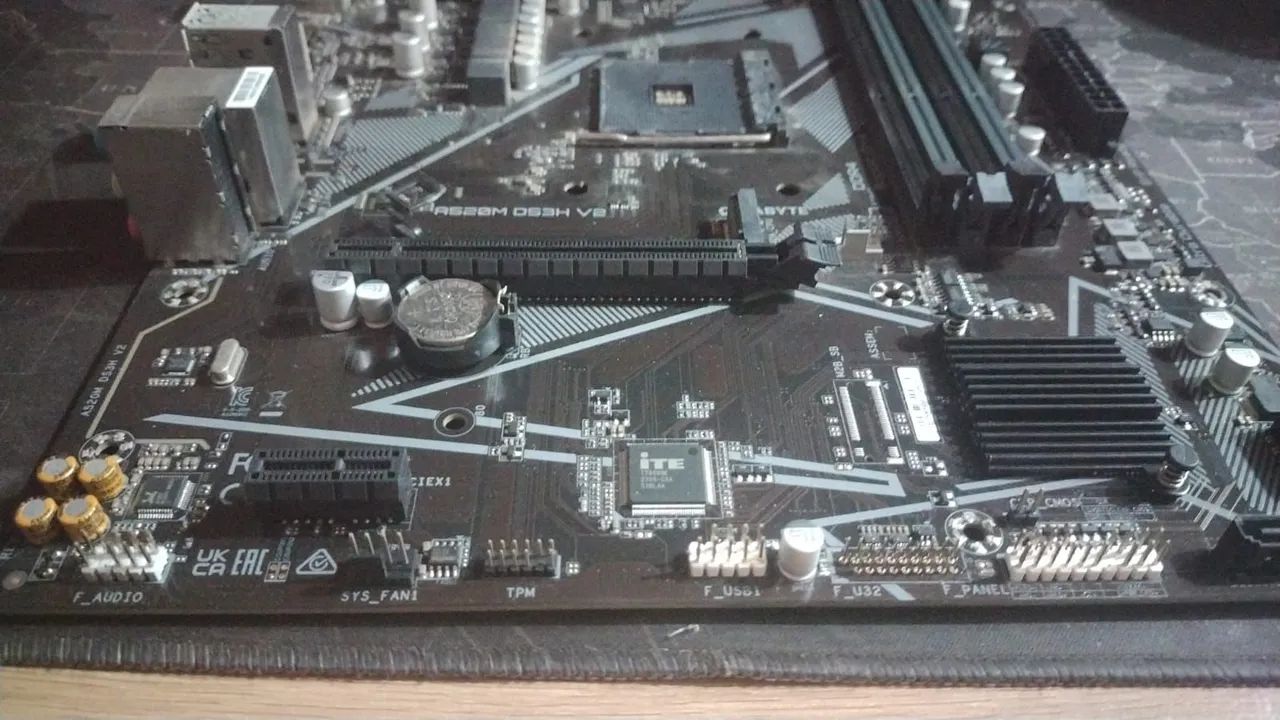 Placa-mãe Gigabyte A520M DS3H V2 - Foto 2