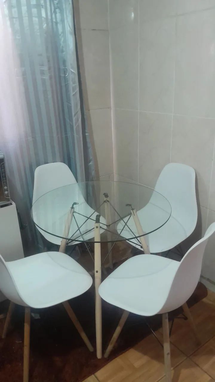 Mesa vidro com 4 cadeiras  