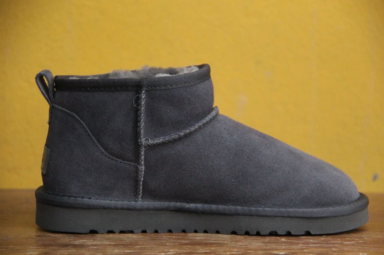 Bota Cinza em Camurça UGG - Foto 3