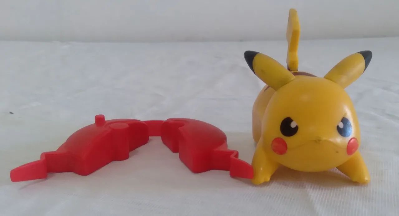 Conjunto de bonecos Pernalonga, Pikachu e Chaves - Foto 4