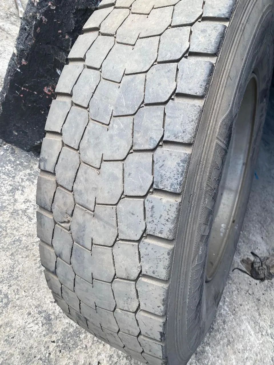 Pneus 295 para caminhão  - Foto 5