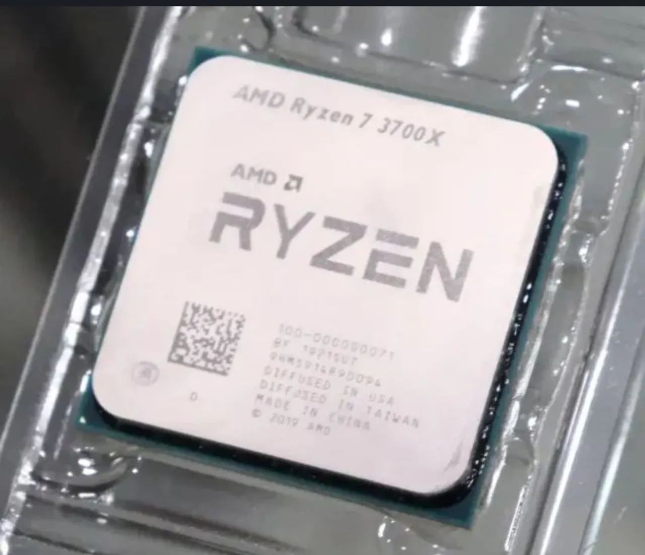 RYZEN 7 3700X