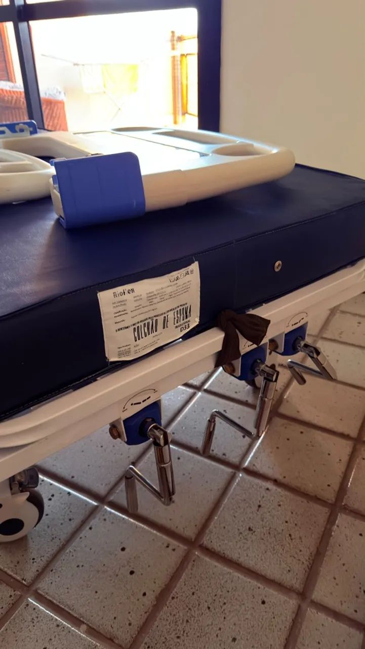 Vendo cama hospitalar estado de nova - Foto 4