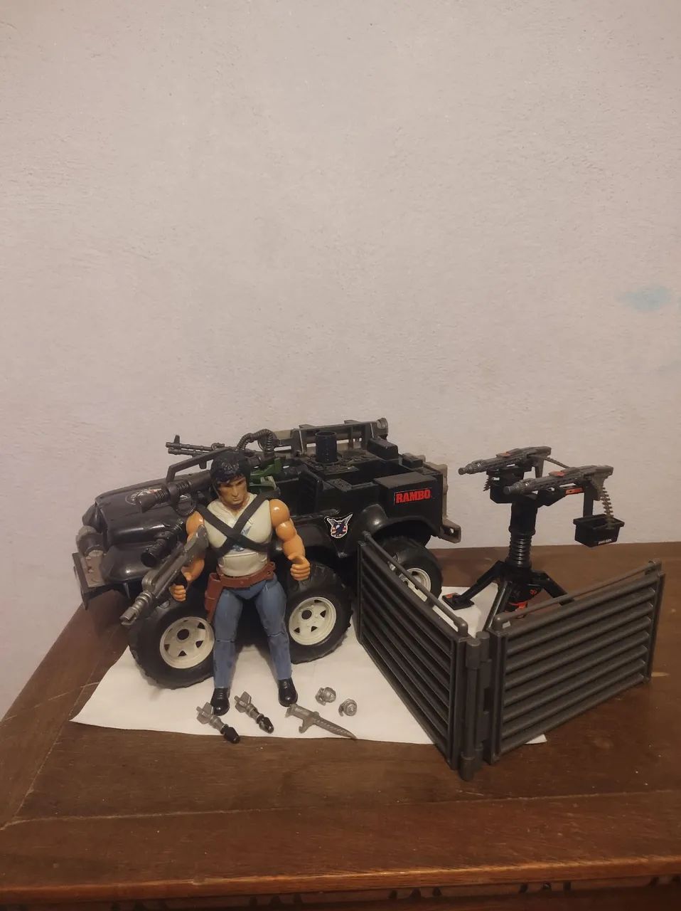 Boneco Rambo e Jeep 
