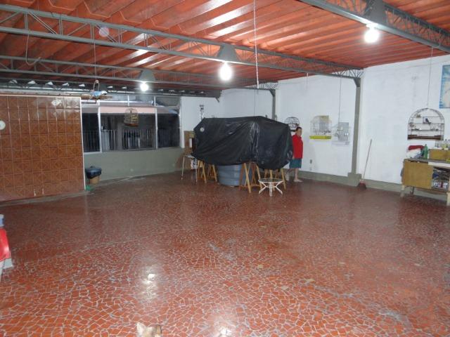 Casa com 2 moradias, 4 vagas e 1 salão de festas no Bairro Castrioto - Foto 9