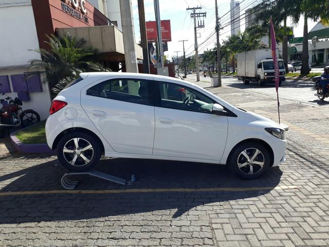Onix 2018/2019 1.4 automático com IPVA 2019 pago - Foto 2