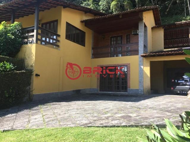 Ótima casa mobiliada para locação com 4 quartos sendo 1 suíte em condomínio no Comary.