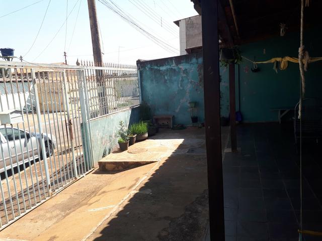 Vendo casa de 3 quartos na 402