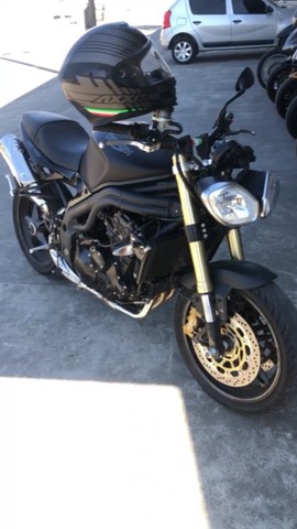 TRIUMPH SPEED TRIPLE 1050