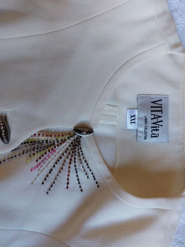 Conjunto em crepe bordado com vitrilho - Foto 2