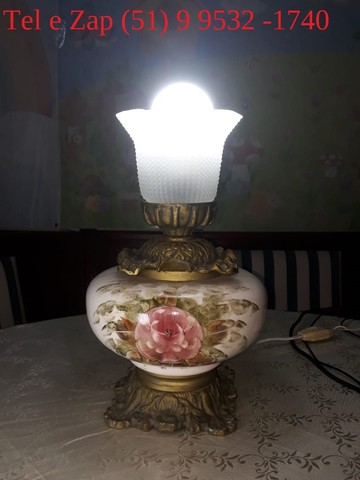 Abajur em Bronze Pata Choca - 30 cm Altura X 20 cm Largura - Raridade