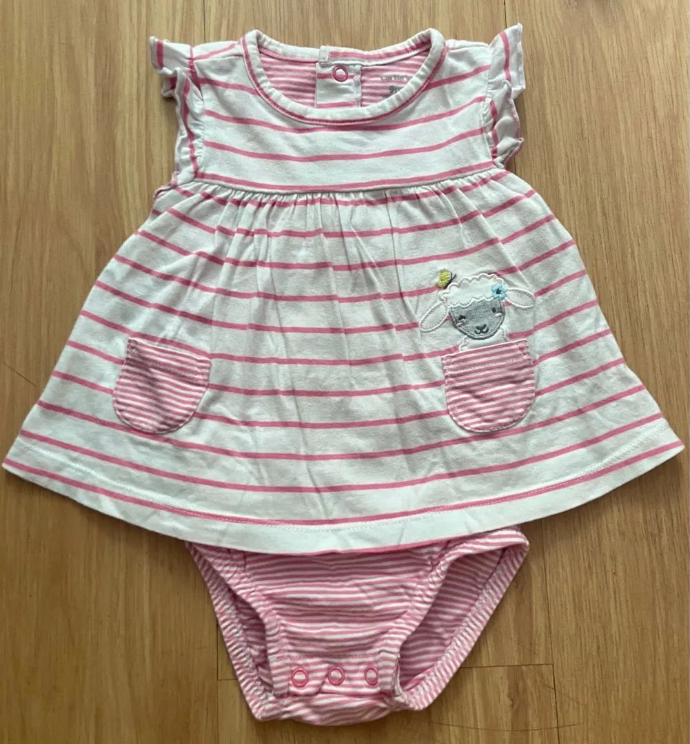 Romper vestido com body carters menina 9m ovelhinha rosa e branco 