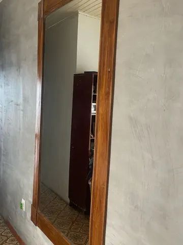 LINDO ESPELHO GRANDE MOLDURA EM MADEIRA DE LEI; EXCELENTE ESTADO! - Foto 4